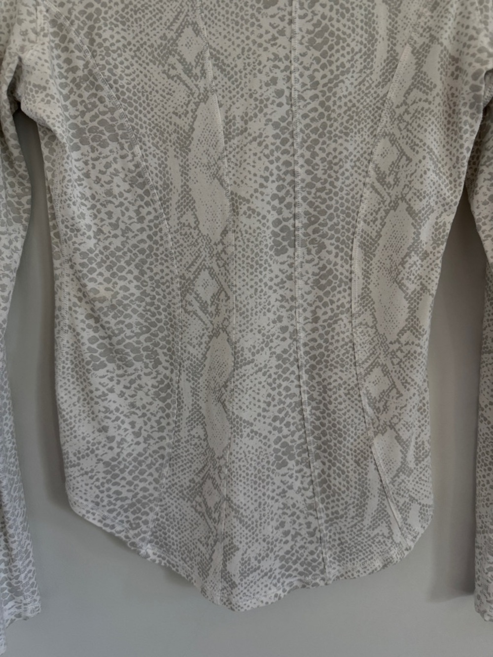 Lululemon Between the Lines Long Sleeve Scoop Neck Top in Snake Print Women sz M - Picture 12 of 13